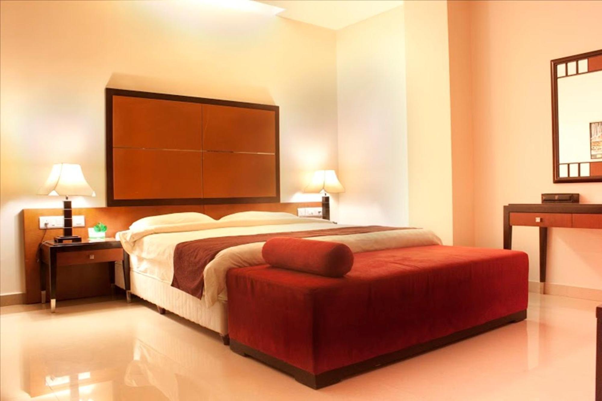 Hotel Sara Regency Kumbakonam Exterior foto